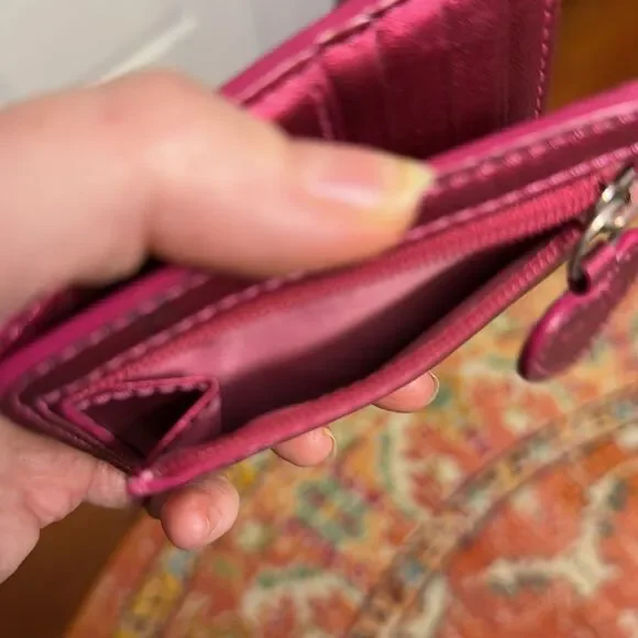 COACH POPPY HEART WALLET LEATHER HOT PINK W/ TROMPE CHAIN DETAILS
ADORABLE EUC! - Picture 15 of 15